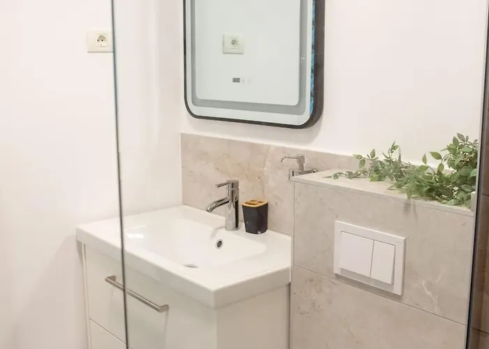 Little Downtown Romana 4*