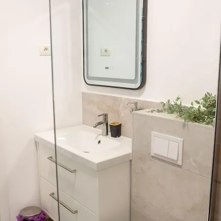 Little Downtown Romana 4*