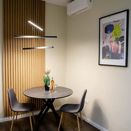 Little Downtown Romana